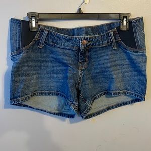 Isabel maternity midi med wash denim shorts size 6.